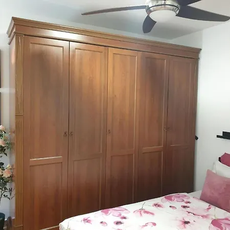 Sandra *